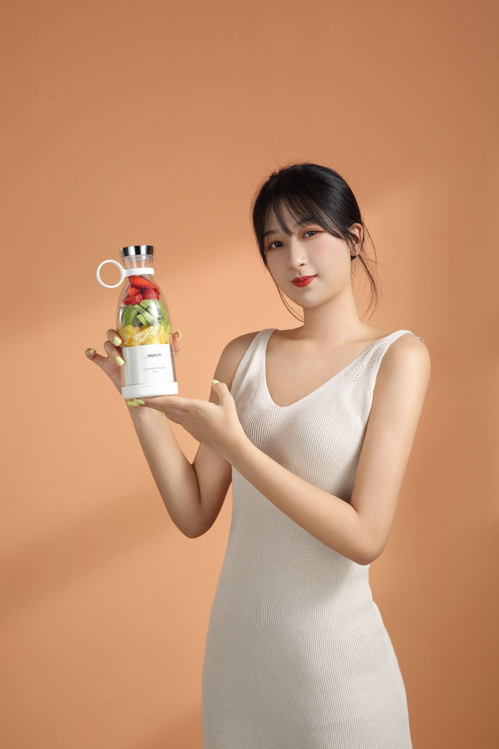 JuiceGo Mini Portable Blender . Silicone Back Scrub Bath Brush